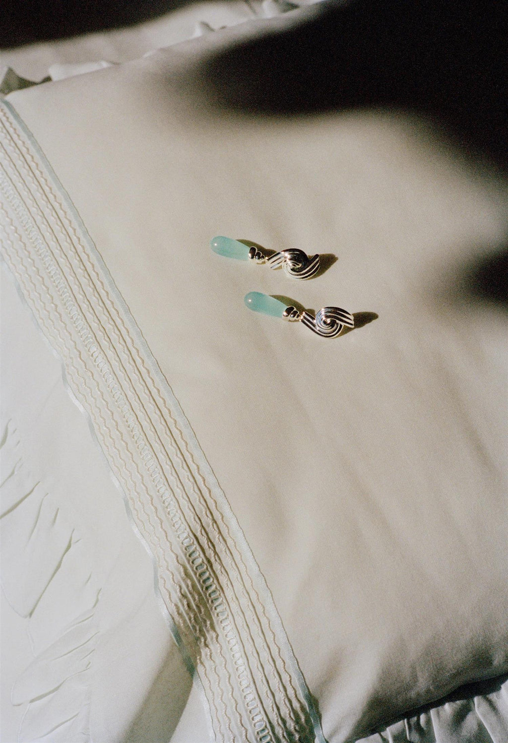 Sphynxesse Large - Silver/Jet Drops - F5 Concept Store
